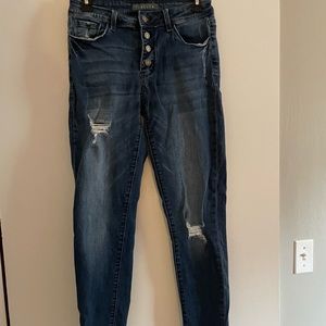Nature size 7/27 distressed low rise denim